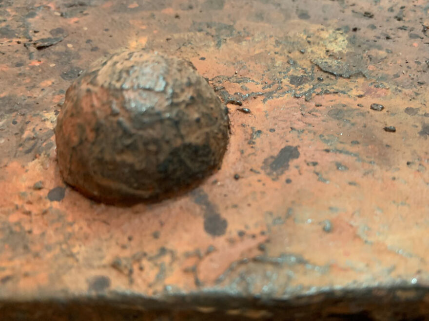 Auftragsmalerei Kwast Berlin, Imitationsmalerei, Rost, verrostete  Stahlplatten, Detail Niete