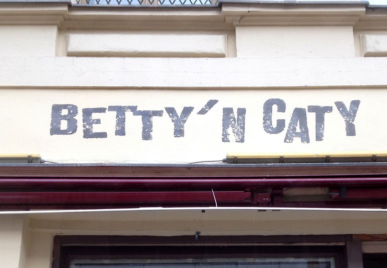 Fassadenmalerei Kwast, Café Betty'n Caty, Berlin Prenzlauer Berg
